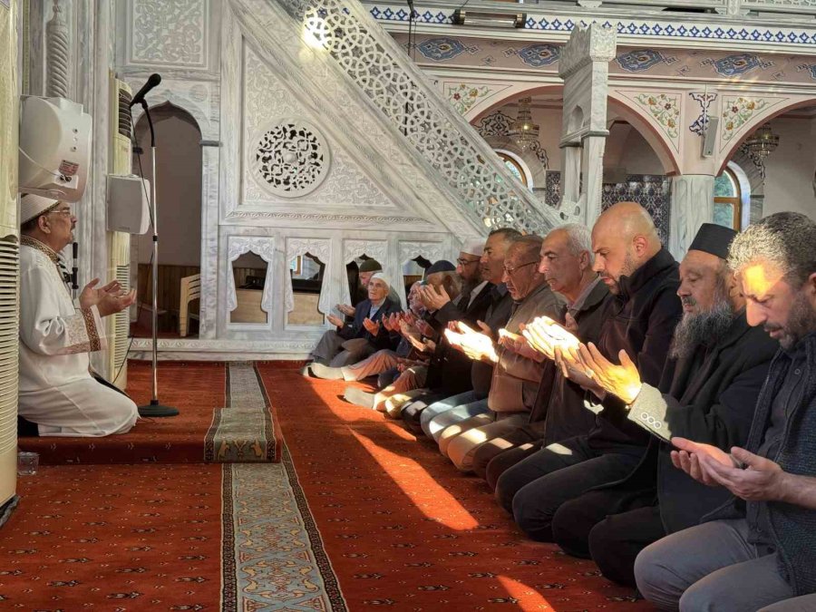 Kulu’da Bayram Namazında Camiler Doldu