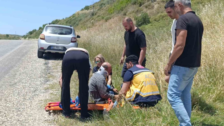 Devrilen Traktörden Kabin Sayesinde Yaralı Kurtuldu