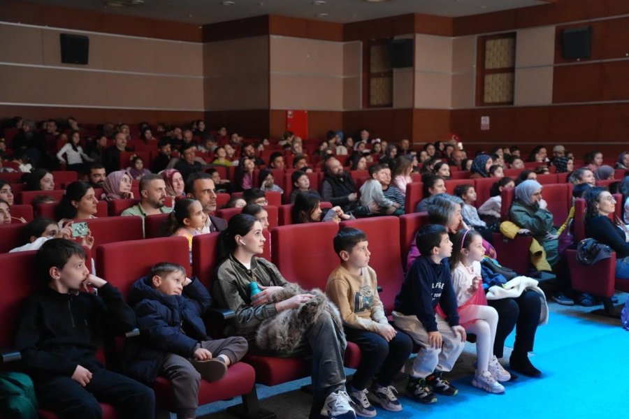Mersin Şehir Tiyatrosu, Ordu Ve Artvin’den Tam Not Aldı