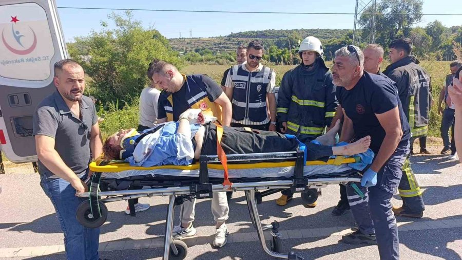 Futbolcu Furkan Perker Bayram Tatili Yolunda Ailesiyle Kaza Geçirdi: 5 Yaralı