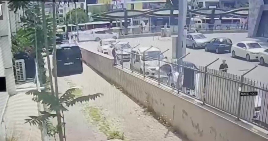 Yolun Karşısına Geçmek İsteyen 13 Yaşındaki Çocuk Kazada Hayatını Kaybetti