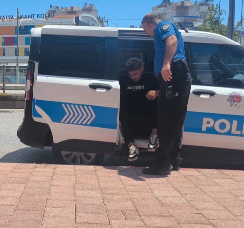 Yolun Karşısına Geçmek İsteyen 13 Yaşındaki Çocuk Kazada Hayatını Kaybetti