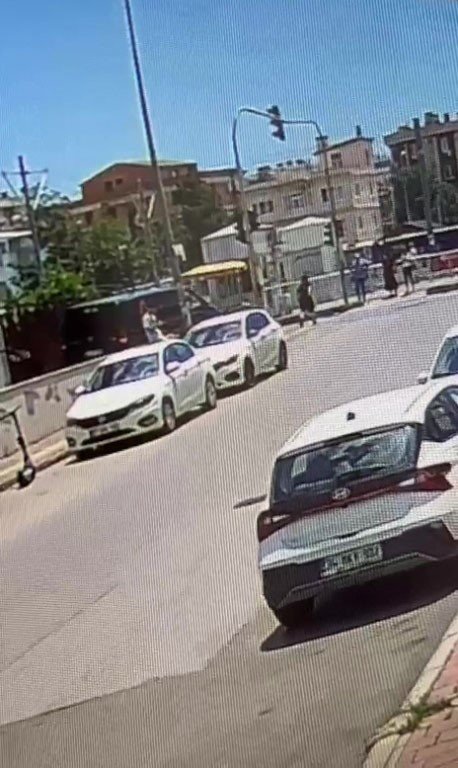 Yolun Karşısına Geçmek İsteyen 13 Yaşındaki Çocuk Kazada Hayatını Kaybetti