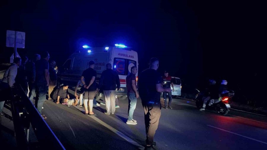 Mazgala Takılan Motosiklet Bariyerlere Çarptı: 1 Ağır Yaralı