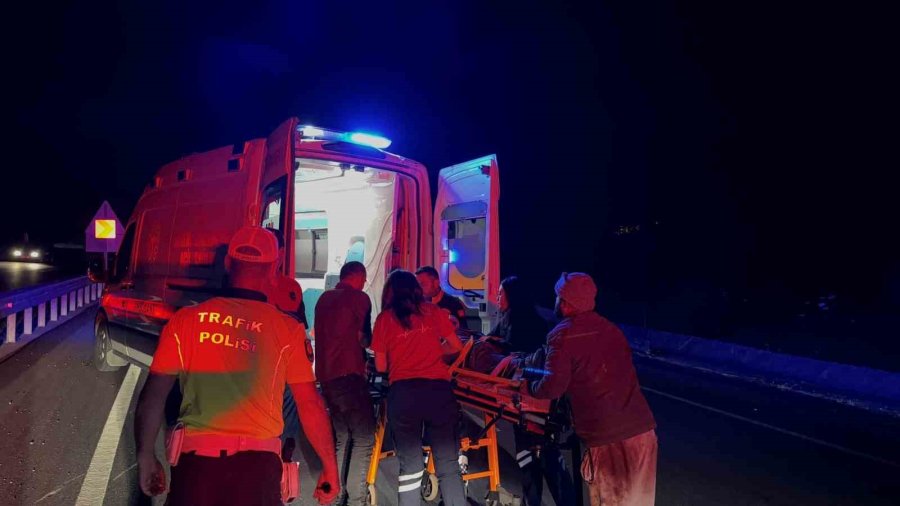 Mazgala Takılan Motosiklet Bariyerlere Çarptı: 1 Ağır Yaralı