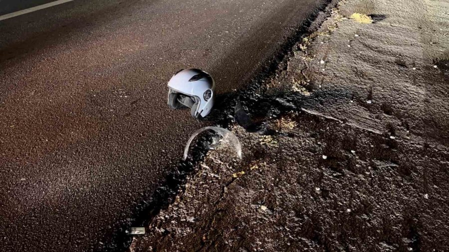 Mazgala Takılan Motosiklet Bariyerlere Çarptı: 1 Ağır Yaralı
