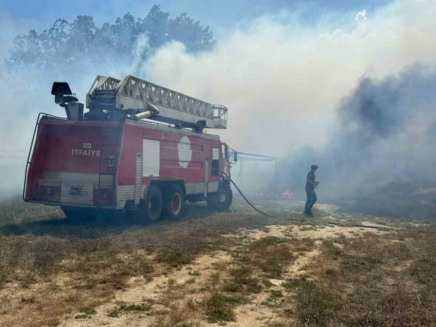 Serik’te Bahçe Evinde Ve Ağılında Yangin
