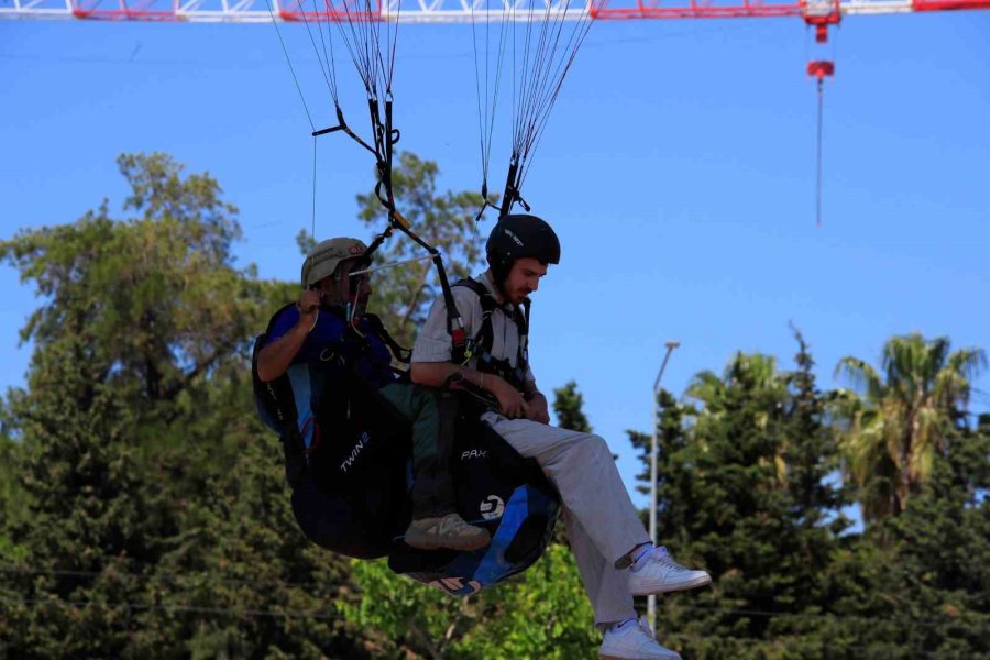 Bayramın Son Gününde Tatilciler Konyaaltı Sahili’ne Akın Etti