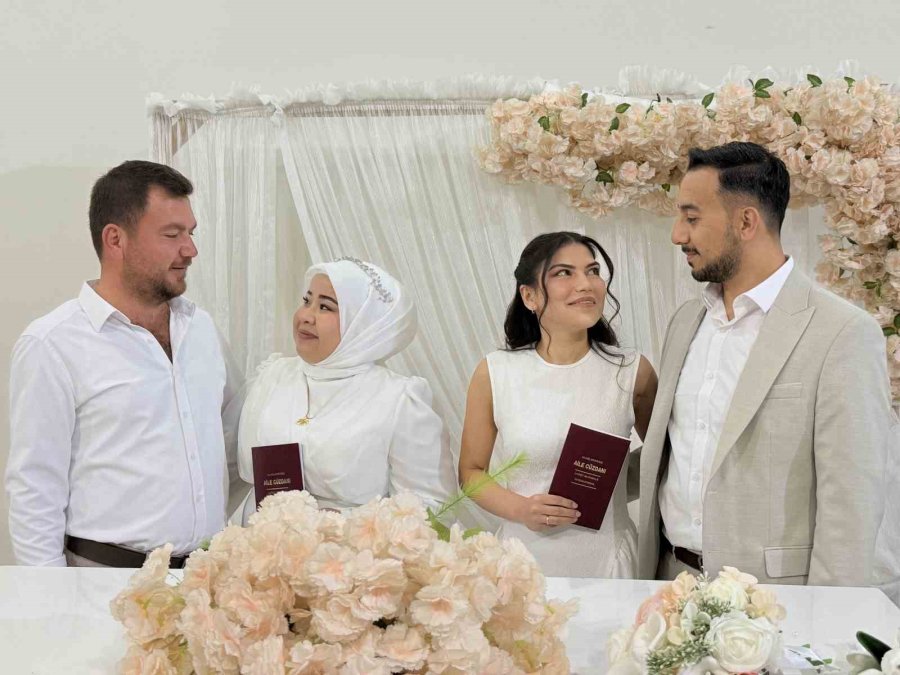 Kardeşlerin Çifte Mutluluğu: Aynı Gün Evlenip, Birbirlerine Şahit Oldular