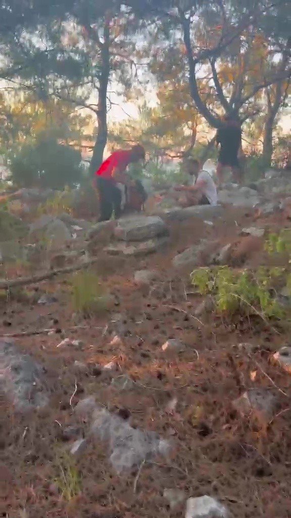 Gezmek İçin Gittikleri Gizli Koyda Kaybolan 2 Kişi Jak Timlerince Kurtarıldı