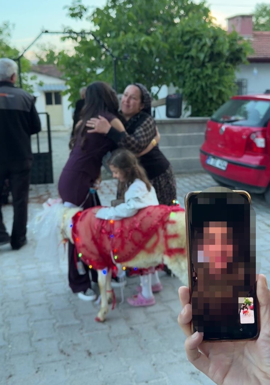 Askerdeki Damattan Nişanlısına Hediye Koç