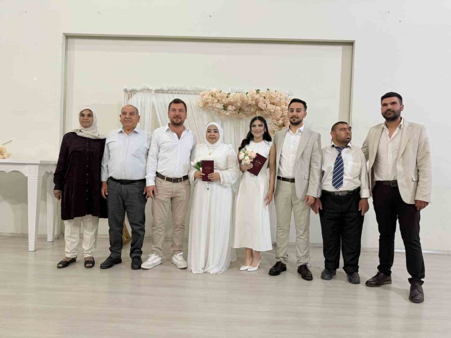 Kardeşlerin Çifte Mutluluğu: Aynı Gün Evlenip, Birbirlerine Şahit Oldular