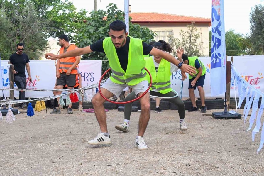 Köy Survivor’da 5 Yıldızlı Tatil İçin Kıyasıya Yarıştılar