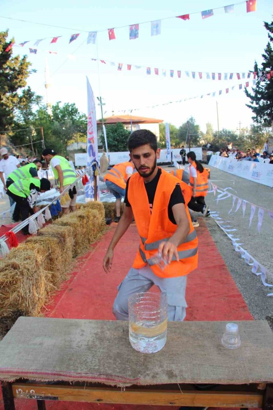 Köy Survivor’da 5 Yıldızlı Tatil İçin Kıyasıya Yarıştılar