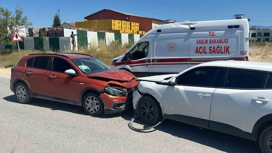 Kaza Yapan Kadın Sürücü Hem Ehliyetsiz, Hem De 2.79 Promil Alkollü Çıktı