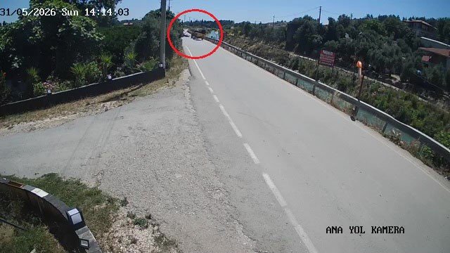 Traktörün Altında Kalmaktan Saniyelerle Kurtuldular, Kazaya Sebep Olan Sürücü Kaçtı