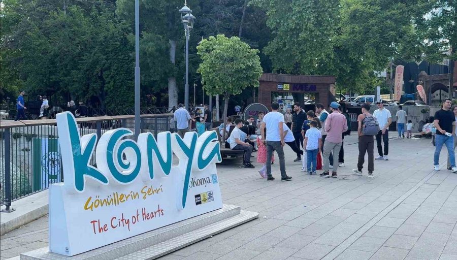 Tatilin Son Gününde Sıcak Havayı Fırsat Bilen Konyalılar, Meram Bağları’na Akın Etti