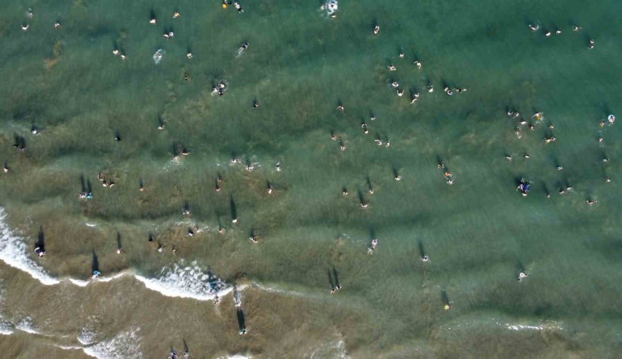 Bayram Tatili Dolu Dolu Geçti, Sahillerdeki Yoğunluk Dikkat Çekti