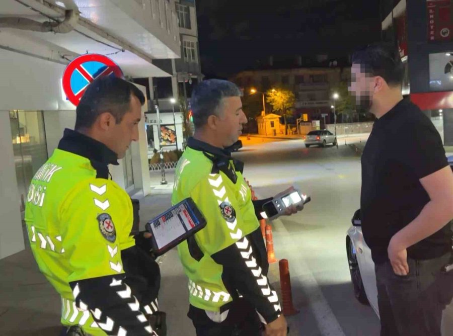 Alkolmetreye Üflemedi, 352 Bin Lira Ceza Kesilip 5 Yıl Ehliyetine El Konuldu