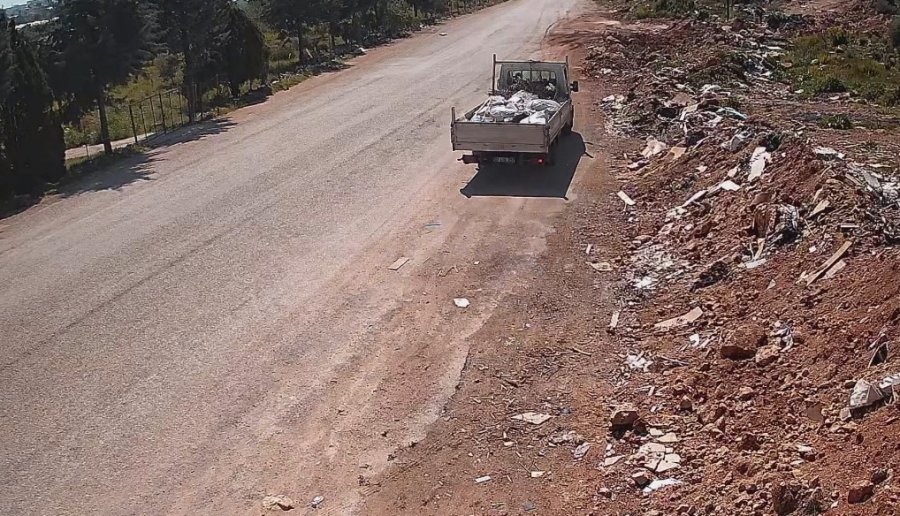 Çevreyi Kirletenler Fotokapan Kamerasına Böyle Yakalandı