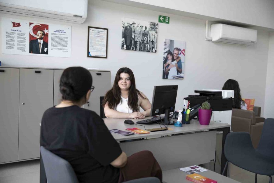 Mersin’de Kadınlara Yönelik Destek Hizmeti Sürüyor