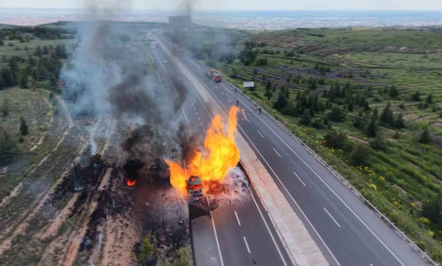 Aksaray’da Doğalgaz Tüpü Yüklü Tır Alev Alev Yandı