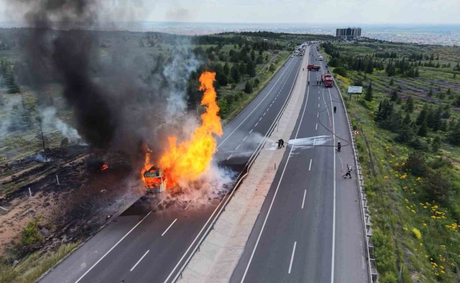Aksaray’da Doğalgaz Tüpü Yüklü Tır Alev Alev Yandı