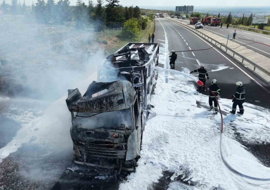 Aksaray’da Doğalgaz Tüpü Yüklü Tır Alev Alev Yandı