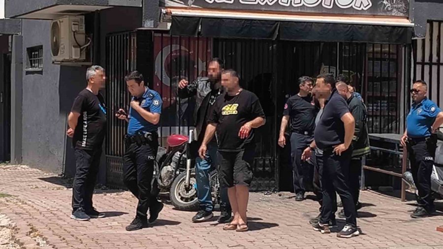 "ben Söz Verdim Mi Tutarım" Deyip Üzerine Benzin Dökerek İş Yerine Kendini Kilitledi
