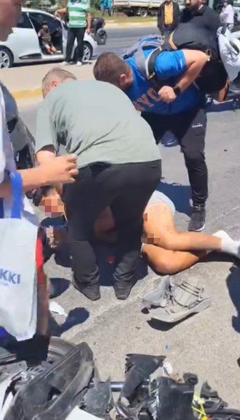 Alanya’da Minibüs İle Motosiklet Çarpıştı: 1’i Ağır 2 Yaralı