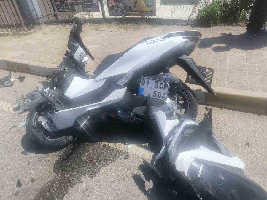 Alanya’da Minibüs İle Motosiklet Çarpıştı: 1’i Ağır 2 Yaralı