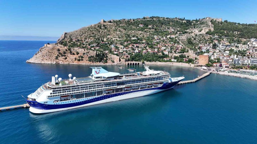 Alanya’ya Lüks Kruvaziyer İle Bin 767 Turist Geldi