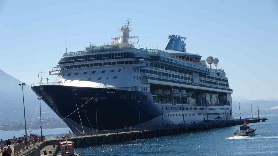 Alanya’ya Lüks Kruvaziyer İle Bin 767 Turist Geldi