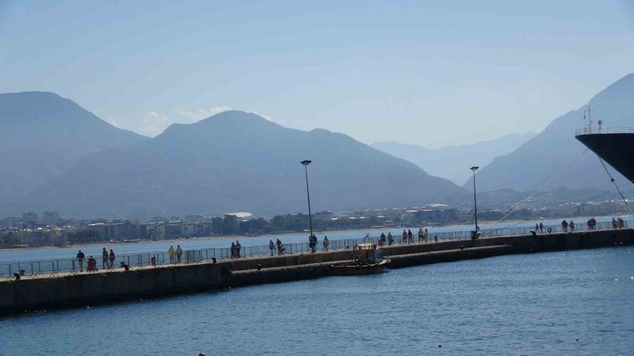 Alanya’ya Lüks Kruvaziyer İle Bin 767 Turist Geldi