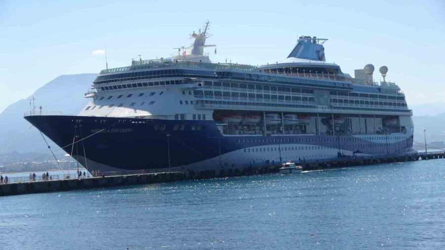 Alanya’ya Lüks Kruvaziyer İle Bin 767 Turist Geldi