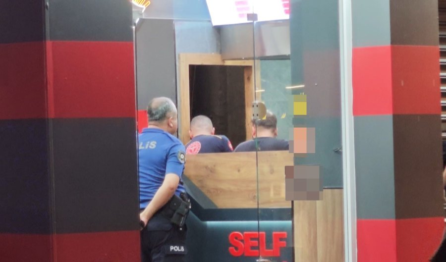 İş Yerinde Yük Asansöründen Düşen Dönerci Hastanelik Oldu