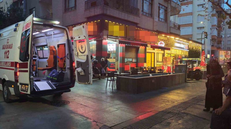 İş Yerinde Yük Asansöründen Düşen Dönerci Hastanelik Oldu