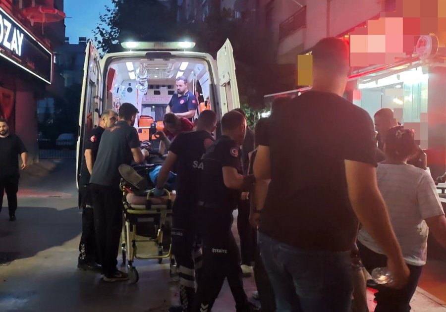 İş Yerinde Yük Asansöründen Düşen Dönerci Hastanelik Oldu