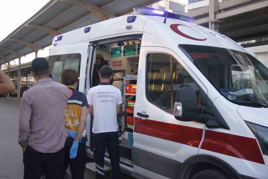 Tarım İşçilerini Taşıyan İki Minibüs Çarpıştı: 5 Yaralı