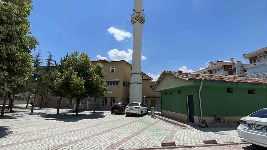 Bunlar Da Süslü Hırsız; Önce Süslendiler Sonra Çaldılar