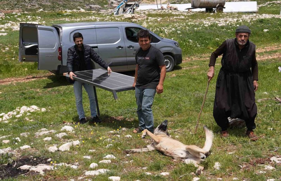 Torosların Zirvesinde Yörükler, Güneş Panelleriyle Enerjiye Kavuşuyor