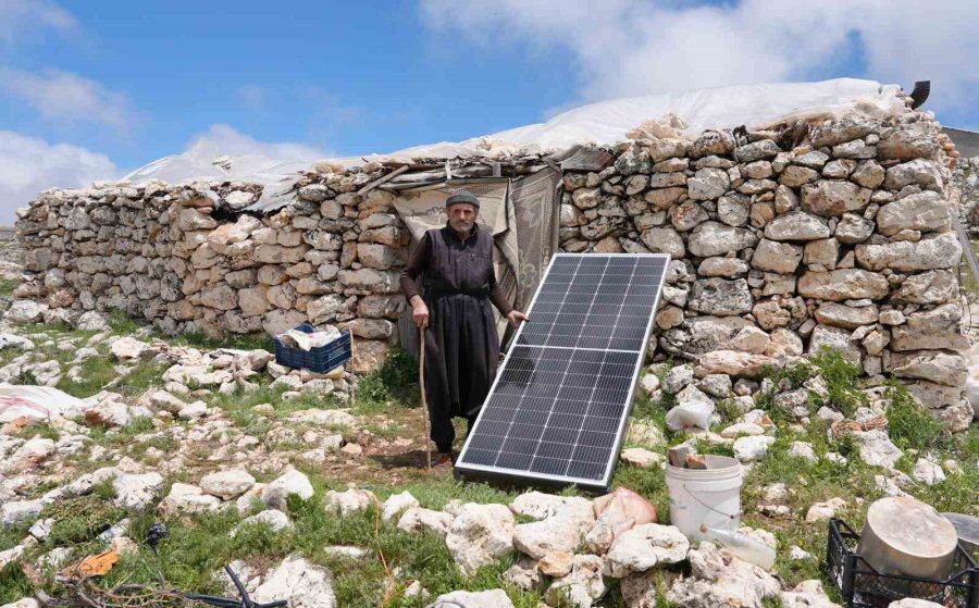 Torosların Zirvesinde Yörükler, Güneş Panelleriyle Enerjiye Kavuşuyor
