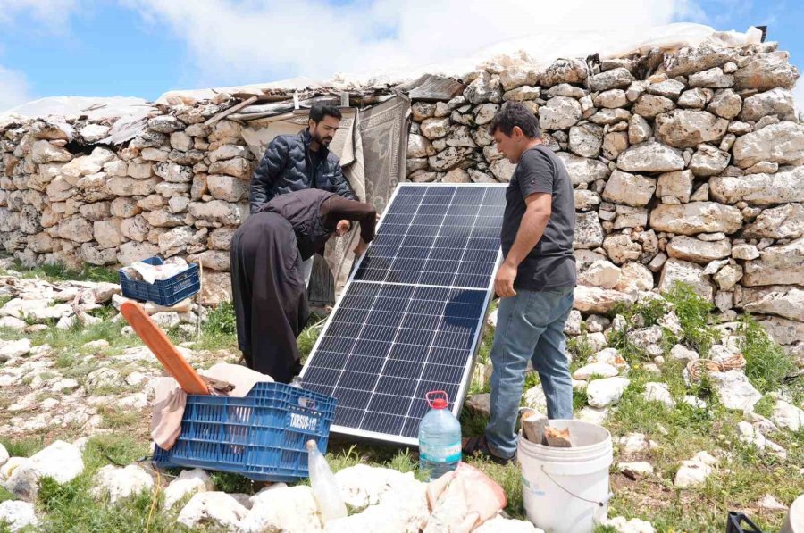 Torosların Zirvesinde Yörükler, Güneş Panelleriyle Enerjiye Kavuşuyor