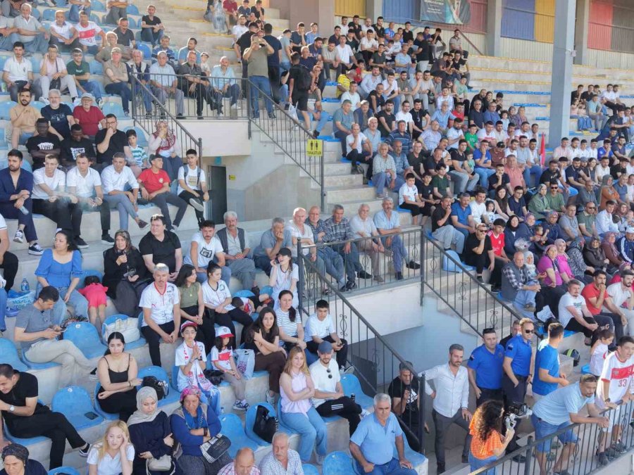 Tarsus’ta Köyler Arası Futbol Heyecanı Başladı