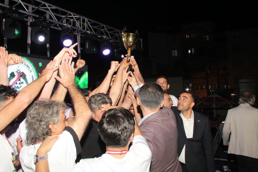 Bal’a Yükselen Üzümlüspor’da Şampiyonluk Coşkusu