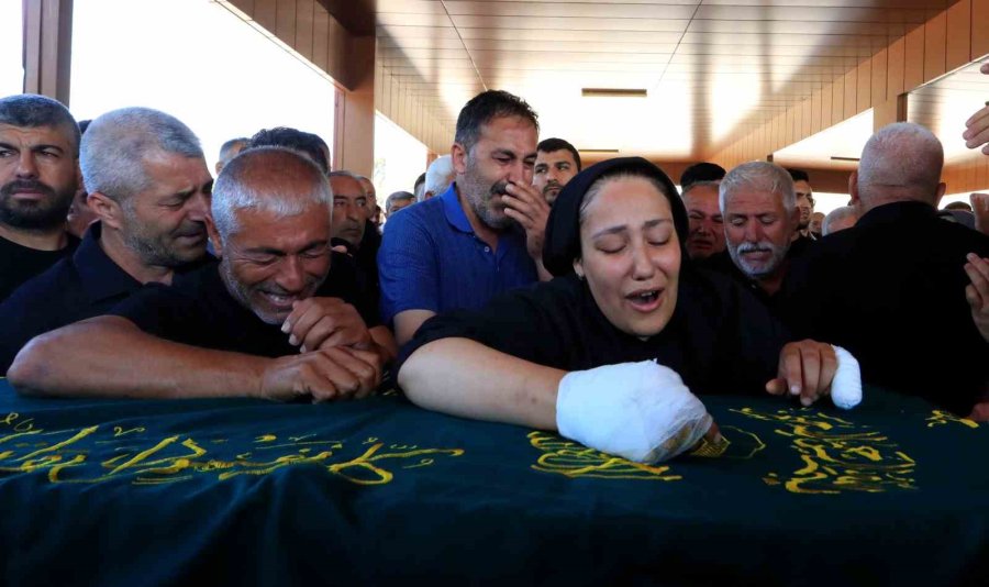 Bir Mezarda İki Acı: Baba Ve 9 Aylık Oğlu Aynı Mezarda Yan Yana Toprağa Verildi