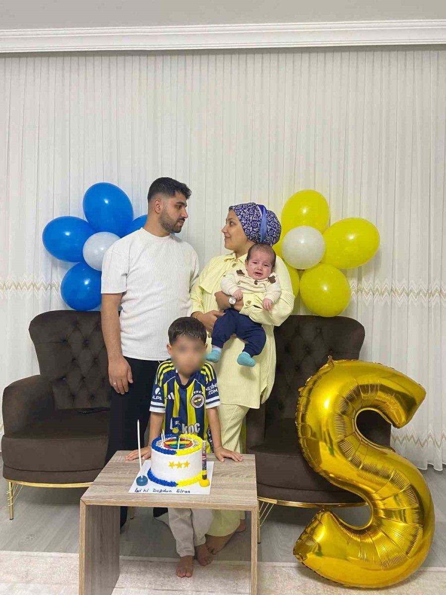 Bir Mezarda İki Acı: Baba Ve 9 Aylık Oğlu Aynı Mezarda Yan Yana Toprağa Verildi