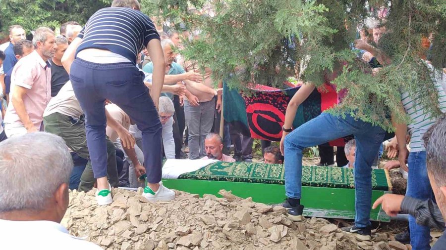 Denizli’deki Faciada Hayatını Kaybeden Hayriye Arıkan, Alanya’da Son Yolculuğuna Uğurlandı