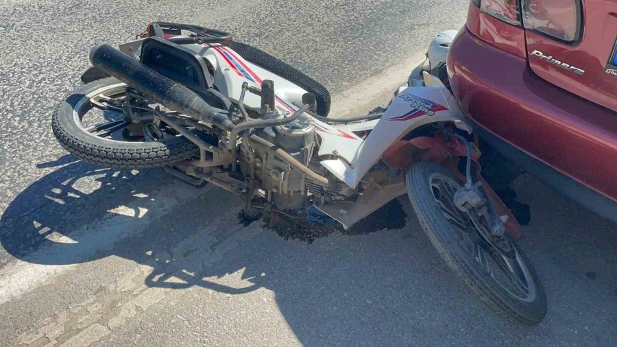Motosiklet Sürücüsünün Ölümden Döndüğü Kaza Anı Kameraya Yansıdı