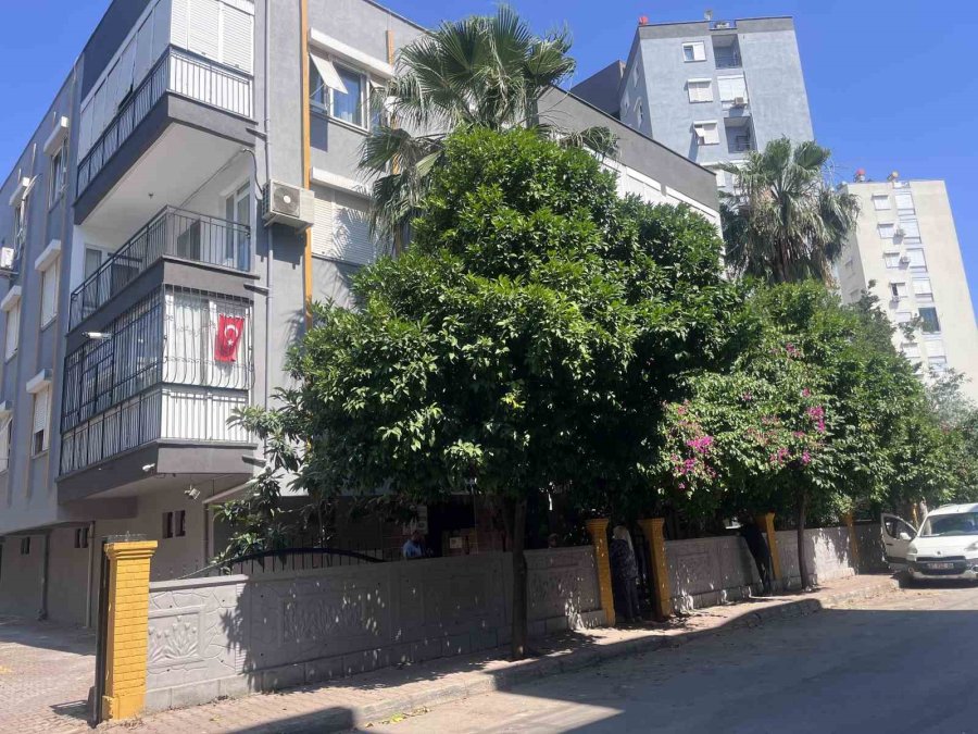 Antalya’da 34 Yaşındaki Genç Evinde Ölü Bulundu